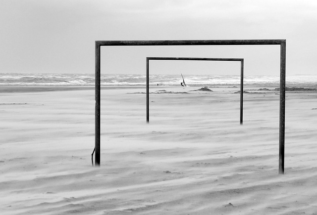 导致三人遇 导致三人遇